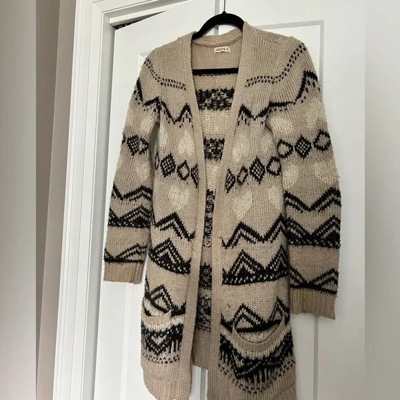 Patterned wool shall - Picture 1 of 3